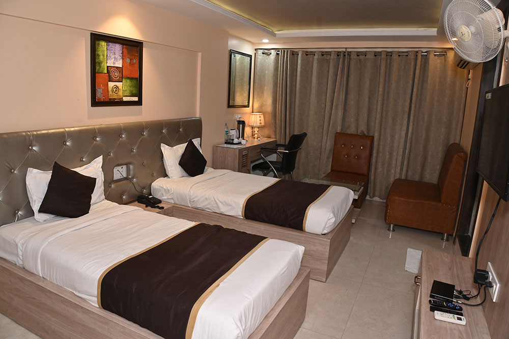 Hotel Yashpadam Continental and Banquet Hall